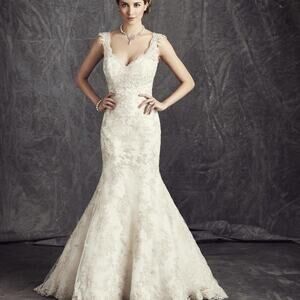 Ella Rosa sz 12 Ivory lace wedding dress. NWOT this was a sample gown